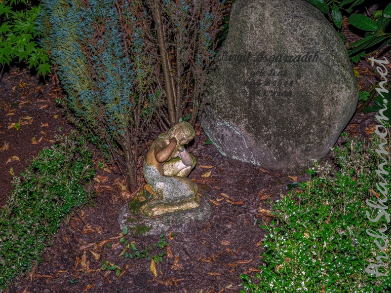 220-essen - cemetery bredeney.jpg