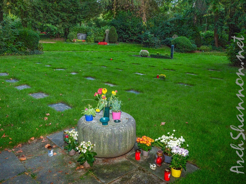 222-essen - east cemetery.jpg
