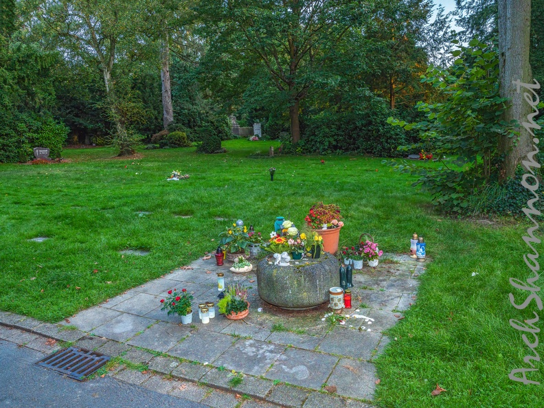 226-essen - east cemetery.jpg