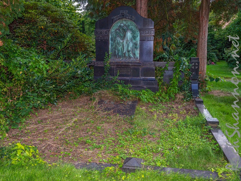 243-essen - east cemetery.jpg